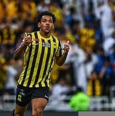 رومارينيو على رادار أندية الإمارات للعودة إلى دوري الخليج العربي