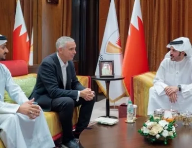 خالد بن حمد يلتقي رئيس الاتحاد الدولي للترايثلون