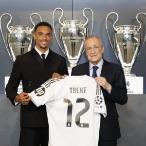 ألكسندر أرنولد ينضم إلى ريال مدريد في صفقة تاريخية