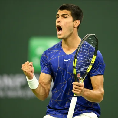 كارلوس ألكاراز يحقق فوزاً ساحقاً ويتأهل لنصف النهائي في رولان غاروس