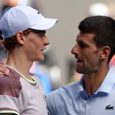 موعد مباراة نوفاك ديوكوفيتش اليوم ضد يانيك سينر في نصف نهائي رولان غاروس 2025 والقنوات الناقلة