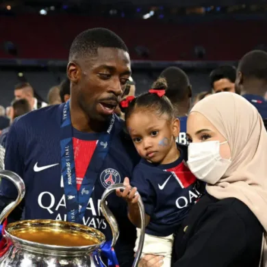 بالحجاب.. زوجة عثمان ديمبلي تحتفل بلقب دوري أبطال أوروبا (صورة)