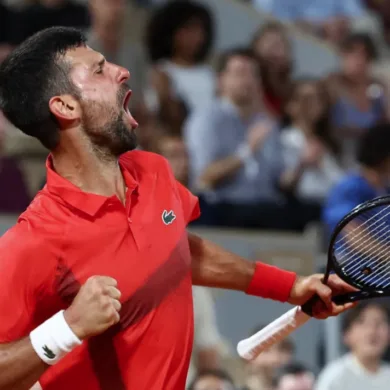 ديوكوفيتش يسحق نوري ويبلغ ربع نهائي رولان غاروس بفوزه المئة