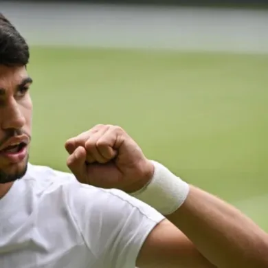 تأهل كارلوس ألكاراز إلى نهائي رولان غاروس للمرة الثانية على التوالي بعد انسحاب موسيتي المصاب