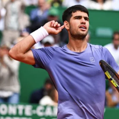 كارلوس ألكاراز يتأهل إلى نهائي رولان غاروس ويضرب موعد مع فائز في مباراة نوفاك ديوكوفيتش ضد يانيك سينر