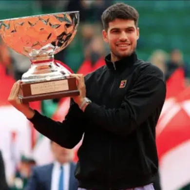 ألكاراز يتوج بلقب رولان غاروس 2025 بعد فوز تاريخي على سينر