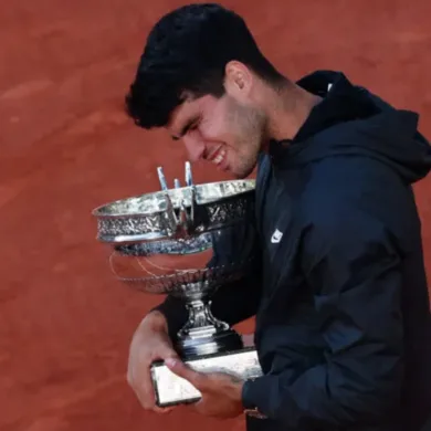 كارلوس ألكاراز يحقق رقم قياسي بعد تتوج بلقب رولان غاروس