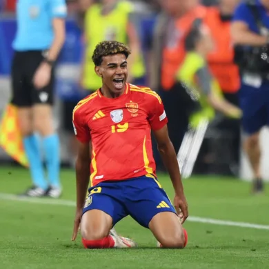 لامين يامال يسجل الهدف الثالث في مرمى فرنسا