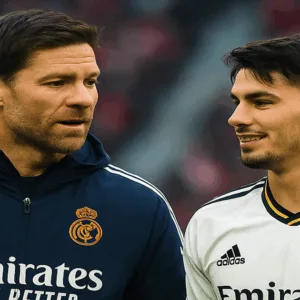 تشابي ألونسو يحسم ملف بقاء إبراهيم دياز مع ريال مدريد