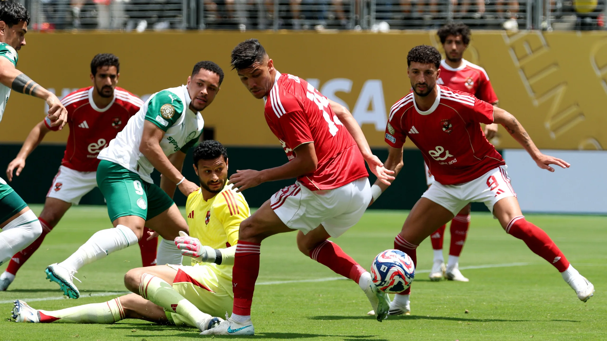 القنوات الناقلة لمباراة الأهلي وبورتو في كأس العالم للأندية 2025: كيفية متابعة اللقاء عبر الإنترنت