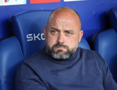 إسبانيول يمدد عقد مدربه غونثاليث حتى 2027