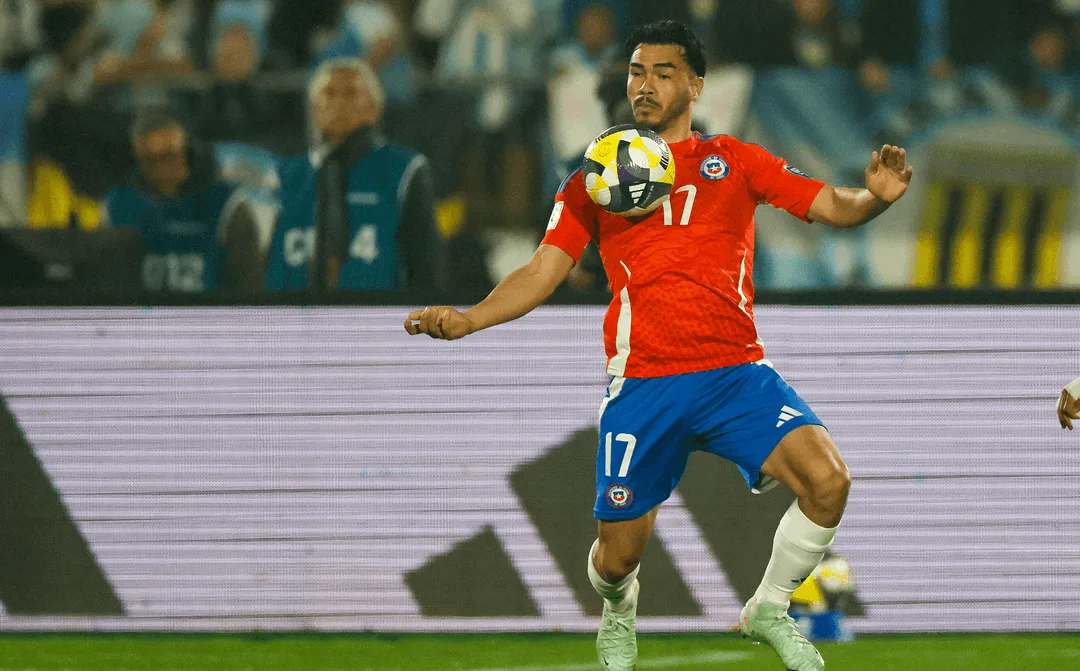 إشبيلية يتعاقد مع الظهير التشيلي غابرييل سوازو حتى 2028