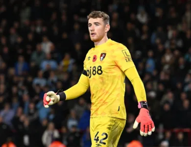 إيفرتون يعلن تعاقده مع الحارس مارك ترافرز