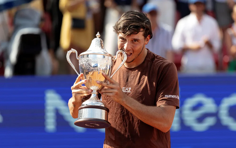 الإيطالي لوتشانو دارديري يفوز ببطولة باشتاد