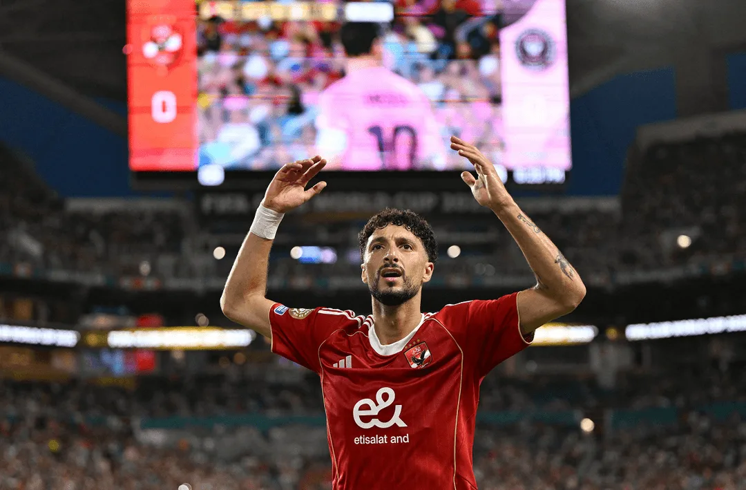 انتقال وسام أبو علي من الأهلي إلى كولومبوس كرو الأميركي