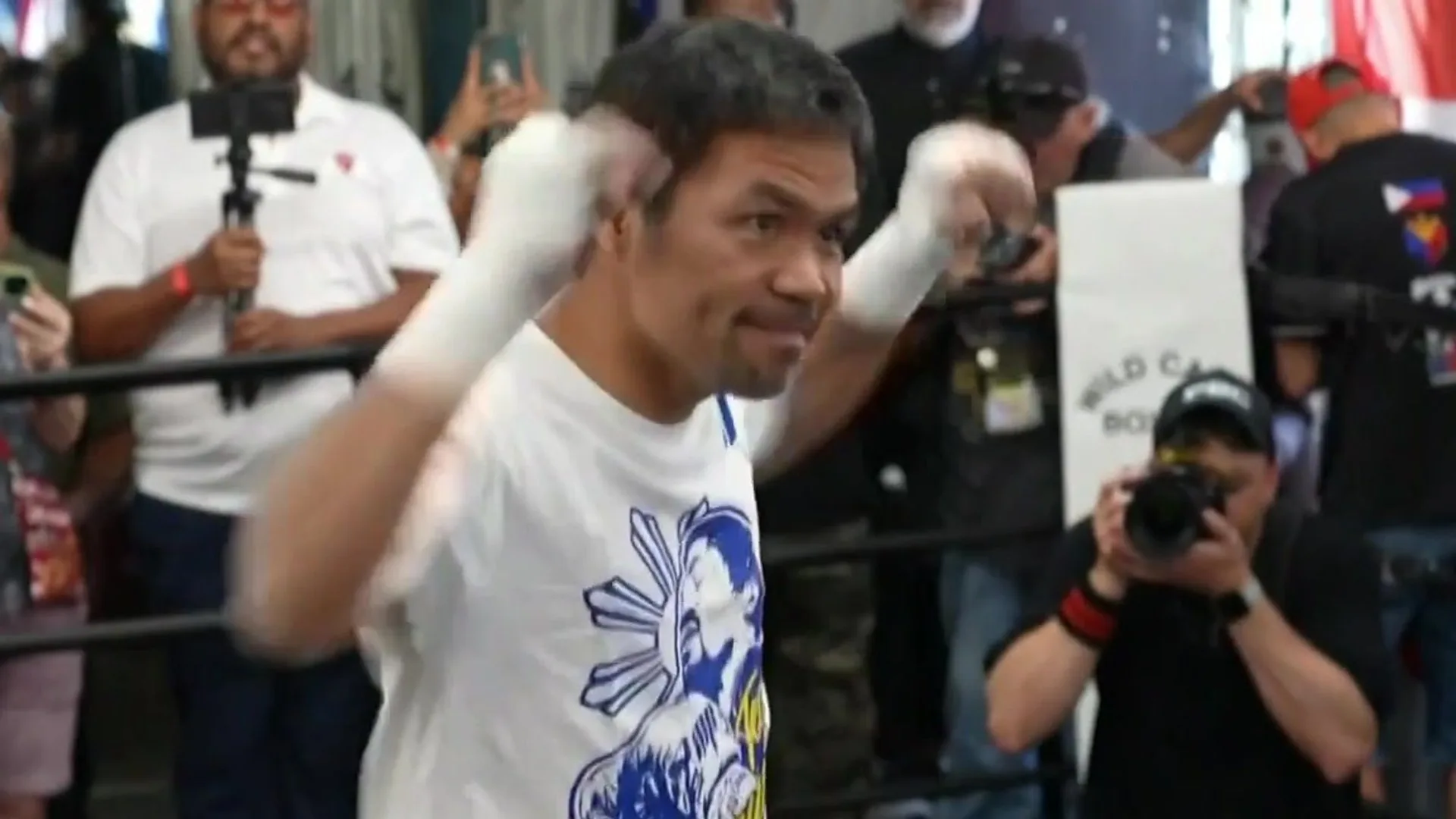 باكياو يواجه باريوس بعد عودته من الاعتزال