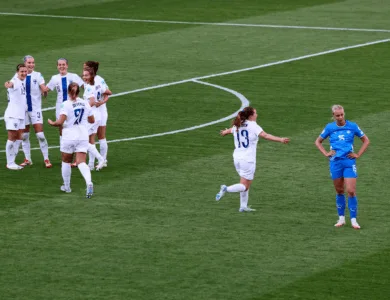 بطولة أمم أوروبا للسيدات 2025: منتخب فنلندا يحقق فوزًا على منتخب آيسلندا بهدف نظيف.