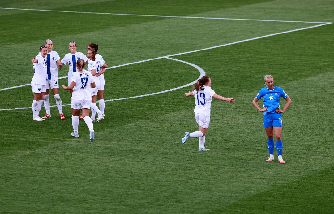 بطولة أمم أوروبا للسيدات 2025: منتخب فنلندا يحقق فوزًا على منتخب آيسلندا بهدف نظيف.