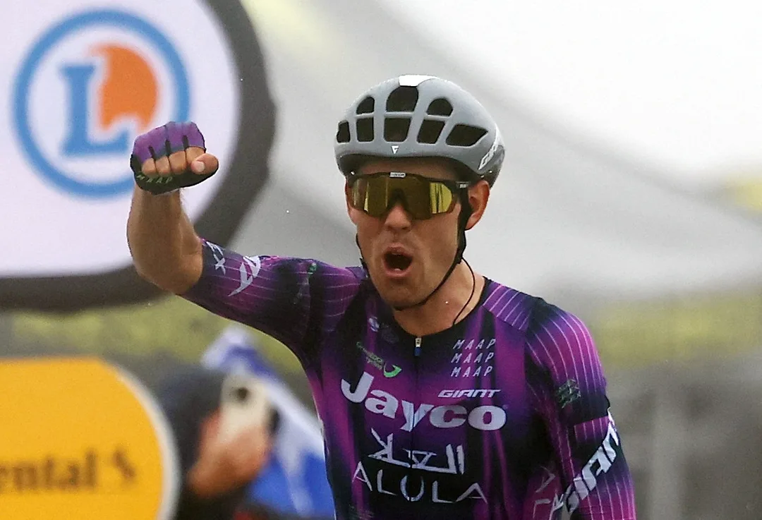 بن أوكونور يفوز بالمرحلة 18 من طواف فرنسا