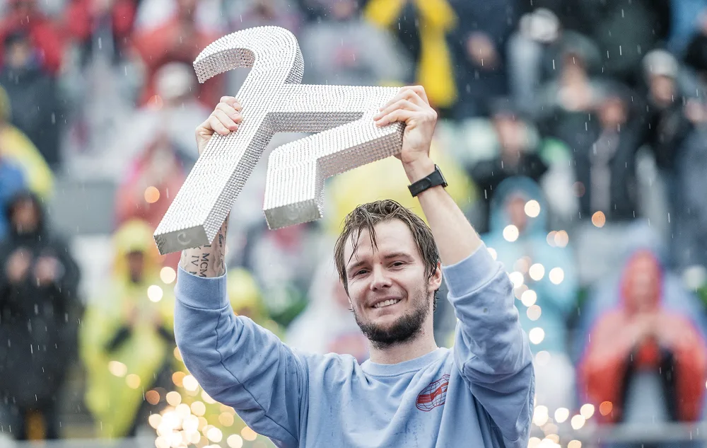 بوبليك يفوز ببطولة النمسا في التنس