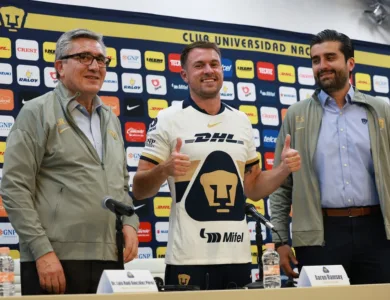 بوماس يُعرّف بصفقة آرون رامزي الجديدة للإعلام