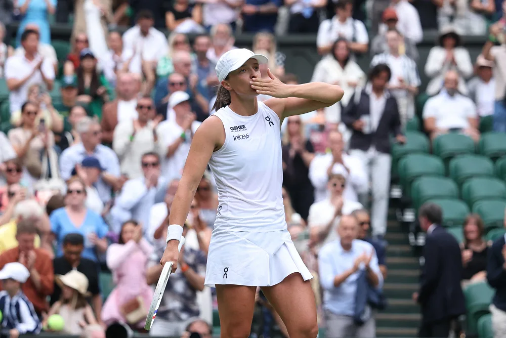 تأهل شفيونتيك بسهولة إلى نصف نهائي ويمبلدون