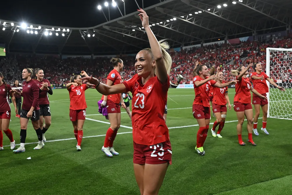 تأهل مثير لسويسرا إلى ربع نهائي يورو السيدات 2025