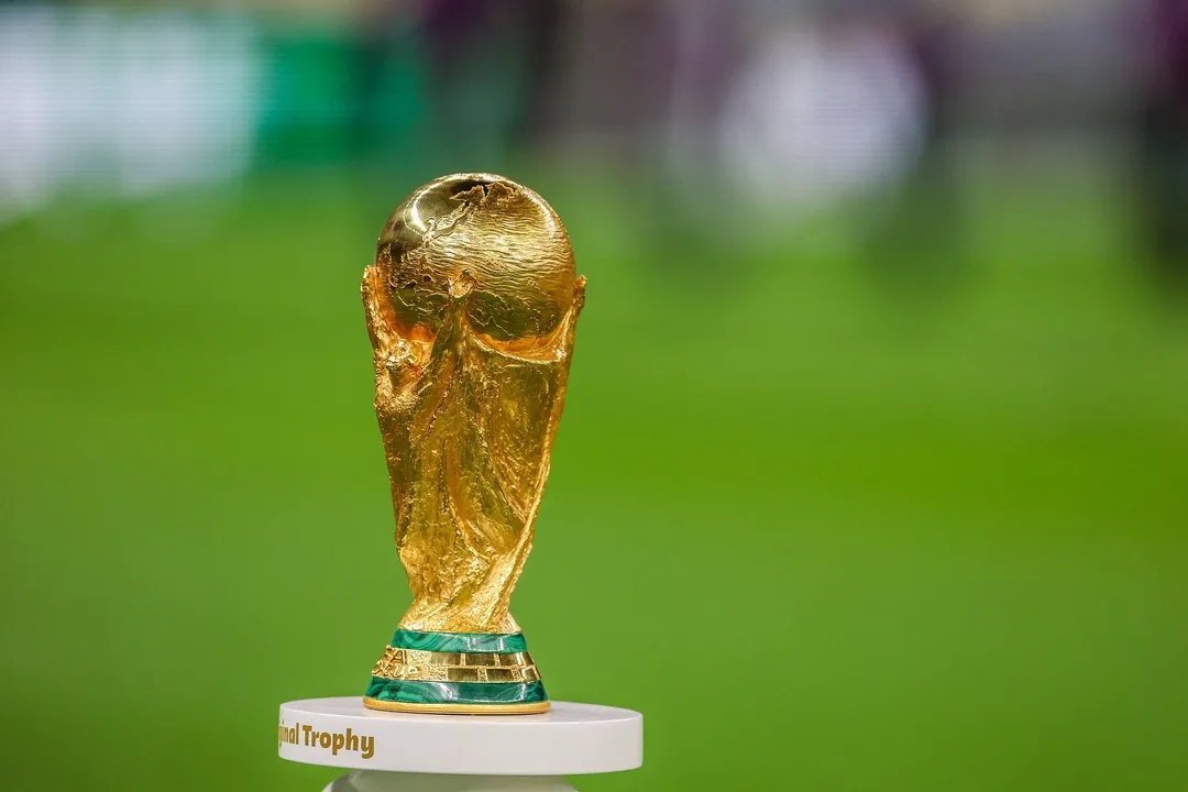 تشافي وإنييستا وكاسياس في لجنة تحضير مونديال 2030