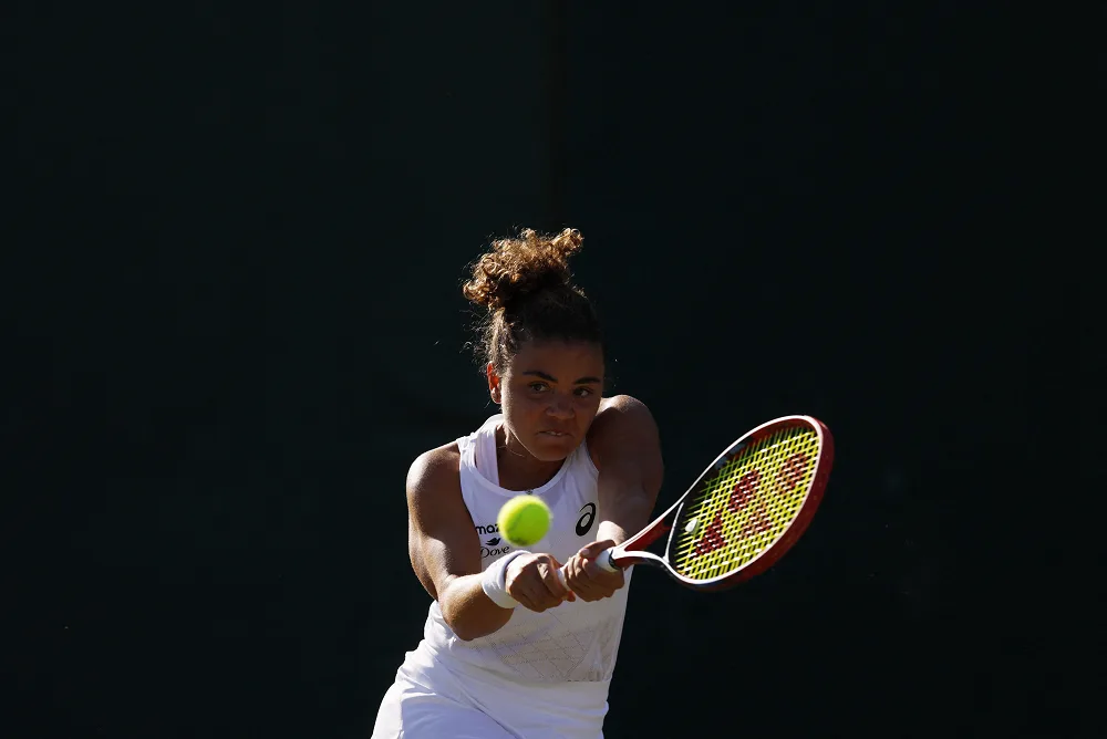 جازمين باوليني تخرج من بطولة ويمبلدون بعد خسارتها أمام كاميلا راخيموفا