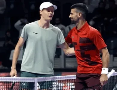 كارلوس ألكاراز يتأهل لنهائي ويمبلدون وينتظر فائز مواجهة سينر-ديوكوفيتش