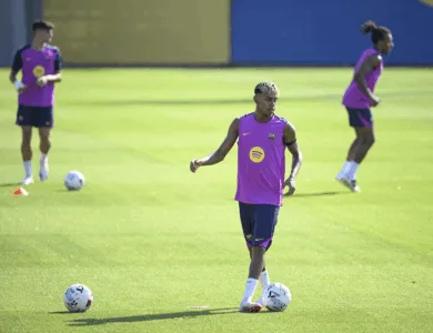 حسم تأجيل عقد لامين جمال بسبب جدته في المغرب