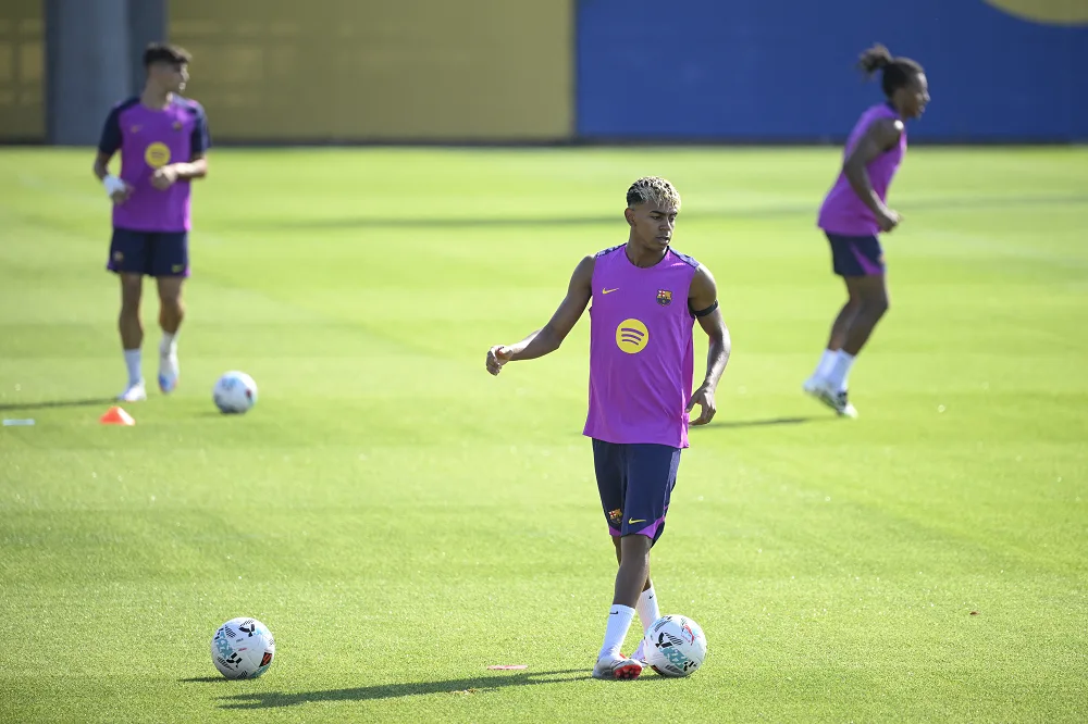 حسم تأجيل عقد لامين جمال بسبب جدته في المغرب