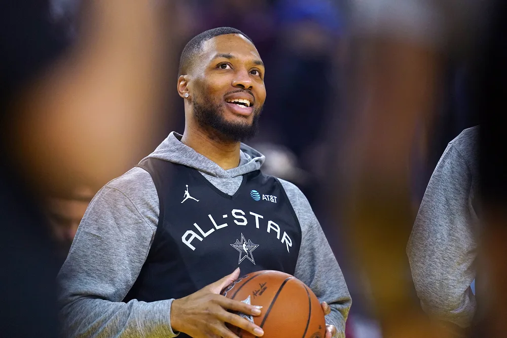 داميان ليلارد يعود لتريل بلايزرز بعقد جديد