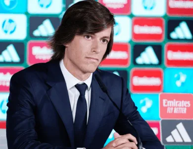 ريال مدريد يكشف عن لاعبه الجديد كاريراس للصحافة