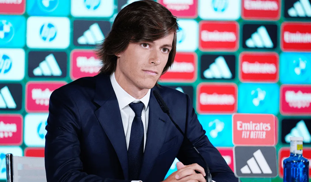 ريال مدريد يكشف عن لاعبه الجديد كاريراس للصحافة