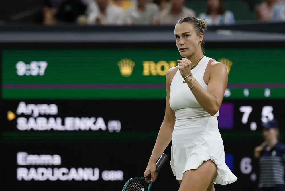 سابالينكا تنتصر بصعوبة على رادوكانو