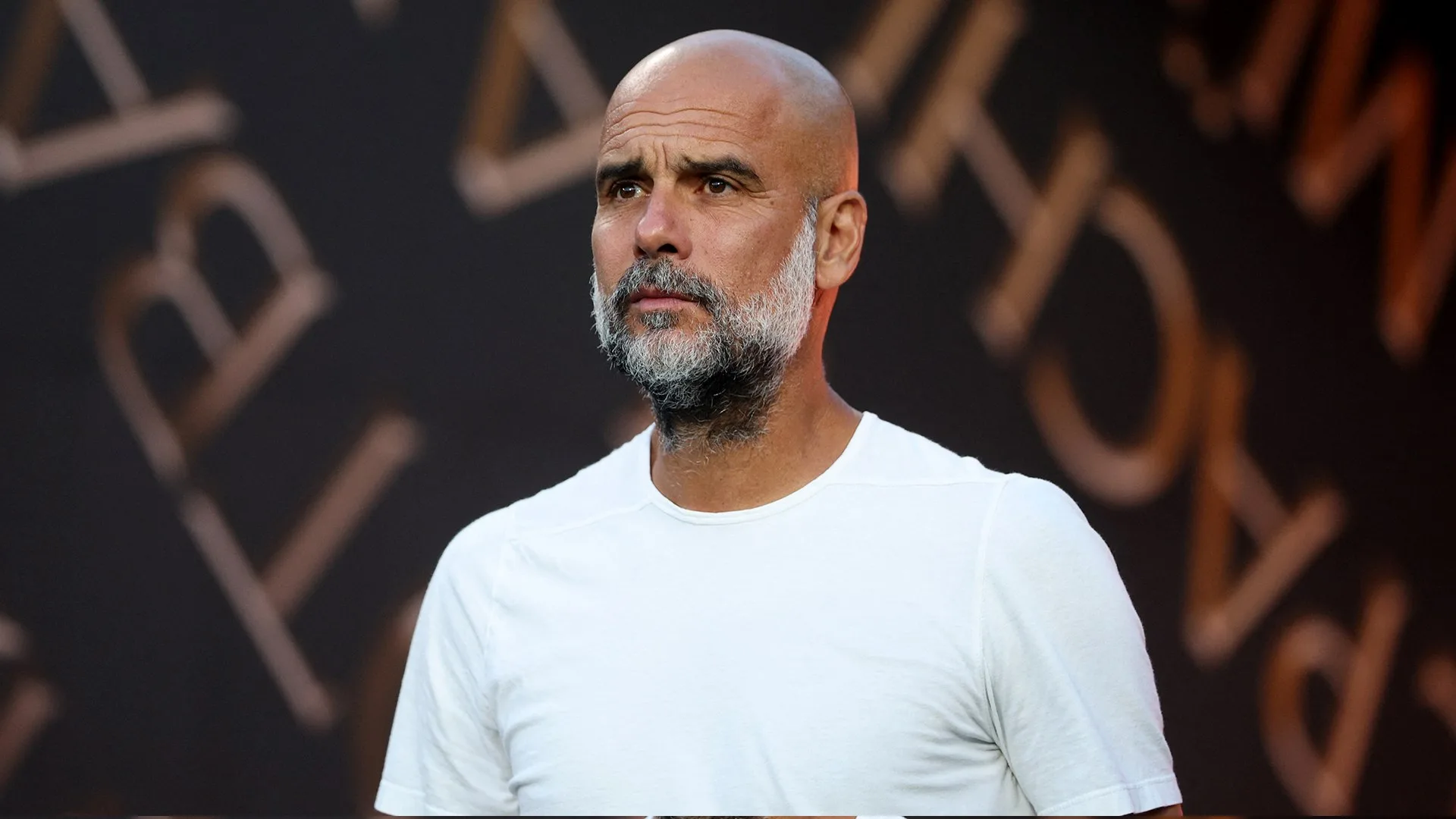 غوارديولا يوقف التدريب؛ ردود فعل متباينة في إنجلترا