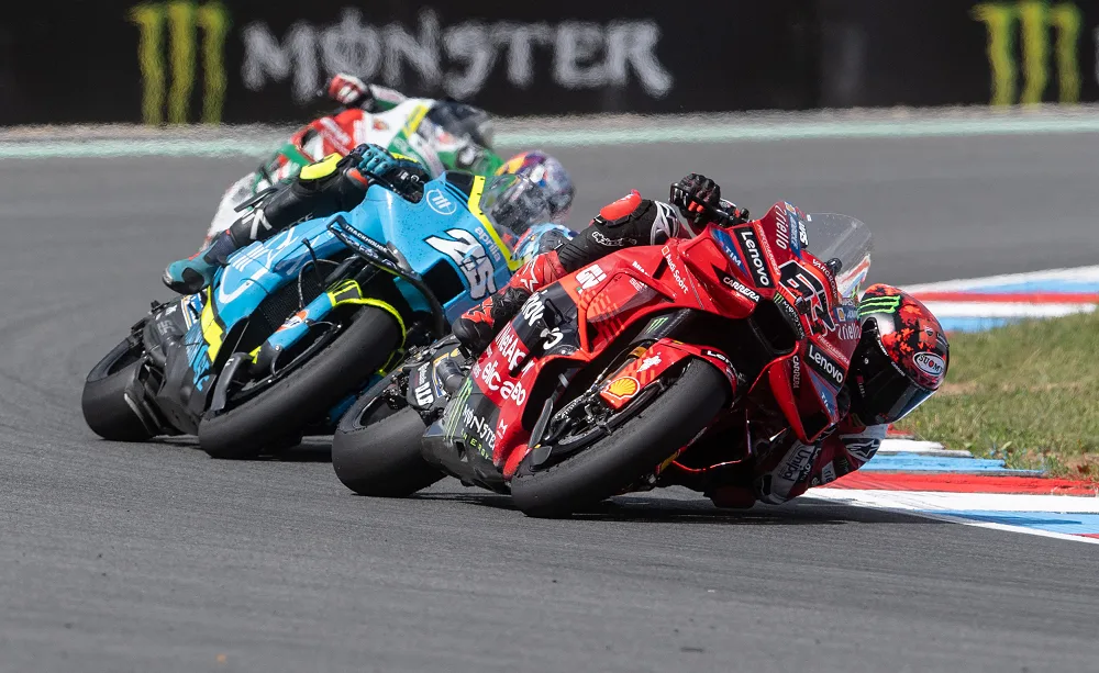 فرانشيسكو بانيايا يتصدر سباق التشيك الكبرى ٢٠٢٥