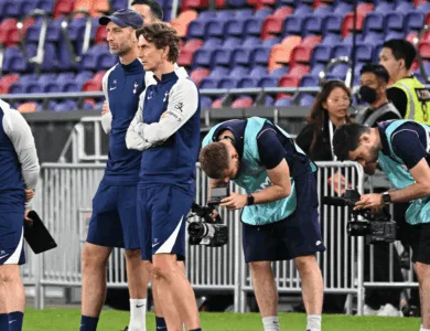 فرانك يناقش تحديه الأول مع توتنهام وقائد الفريق سون