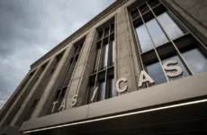 "كاس" تعقد جلسة سرية حول نادي كريستال بالاس