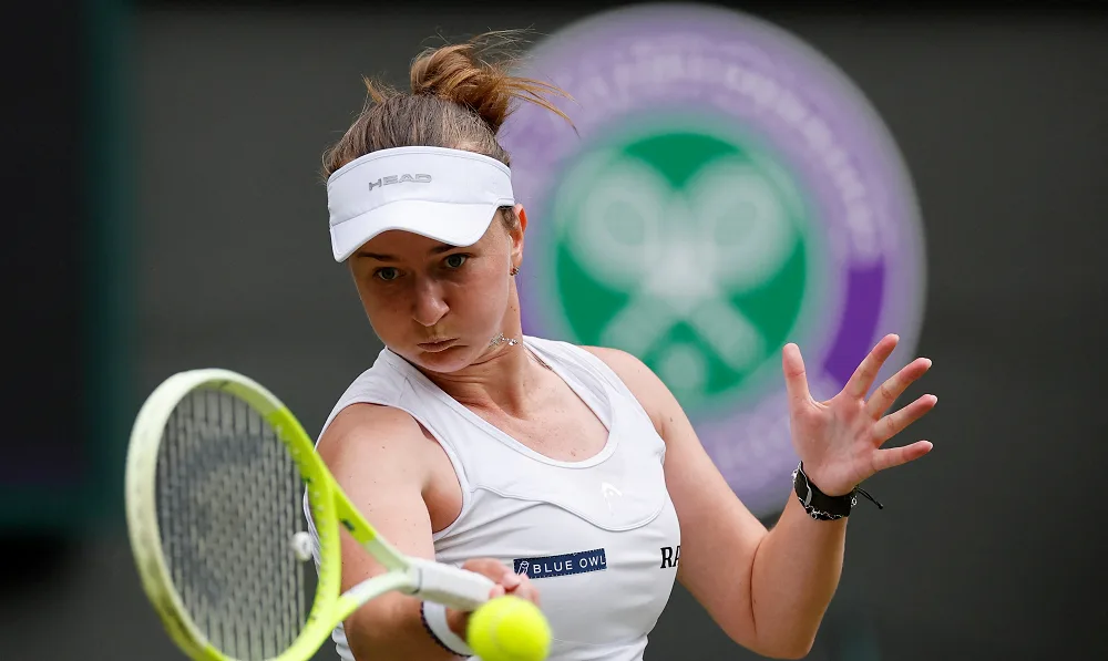 كريتشيكوفا، بطلة ويمبلدون، تودع البطولة بخسارة أمام نافارو