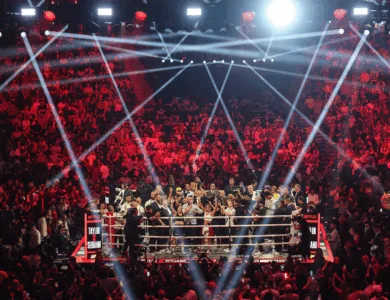 كيتي تيلور تحافظ على لقب الوزن الخفيف بعد نزال تاريخي