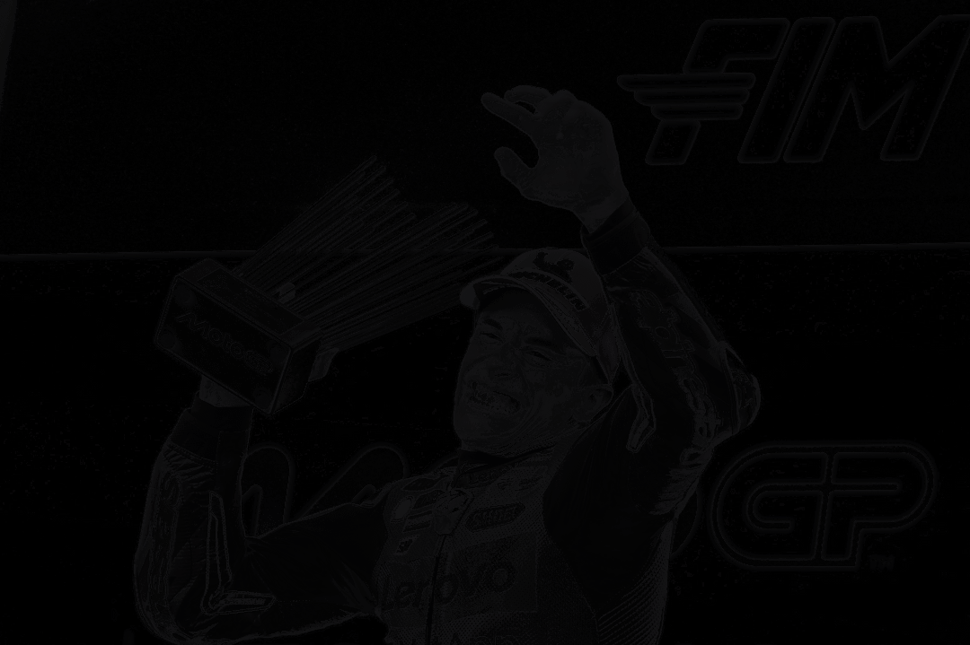 مارك ماركيز يتوج بسباق ألمانيا للموتو جي بي بعد انتهاء 10 متسابقين فقط!