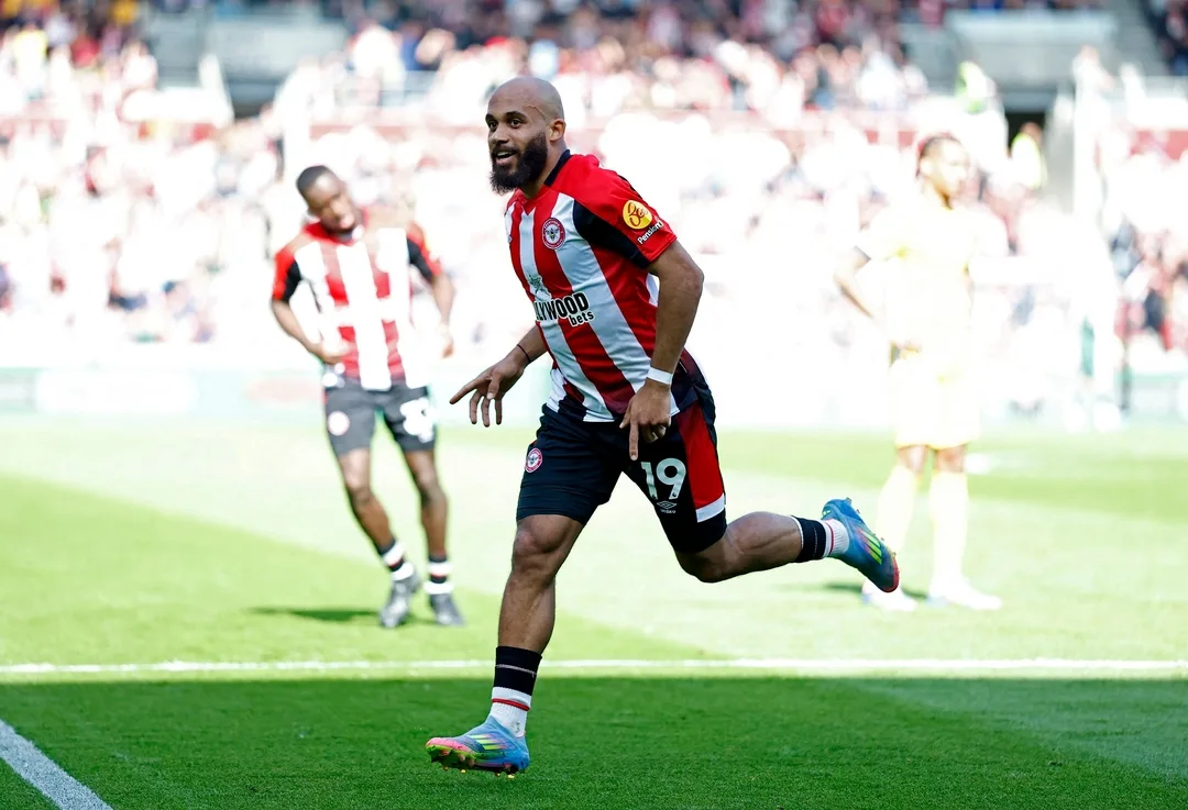 مانشستر يونايتد يتعاقد مع مبومو من برينتفورد