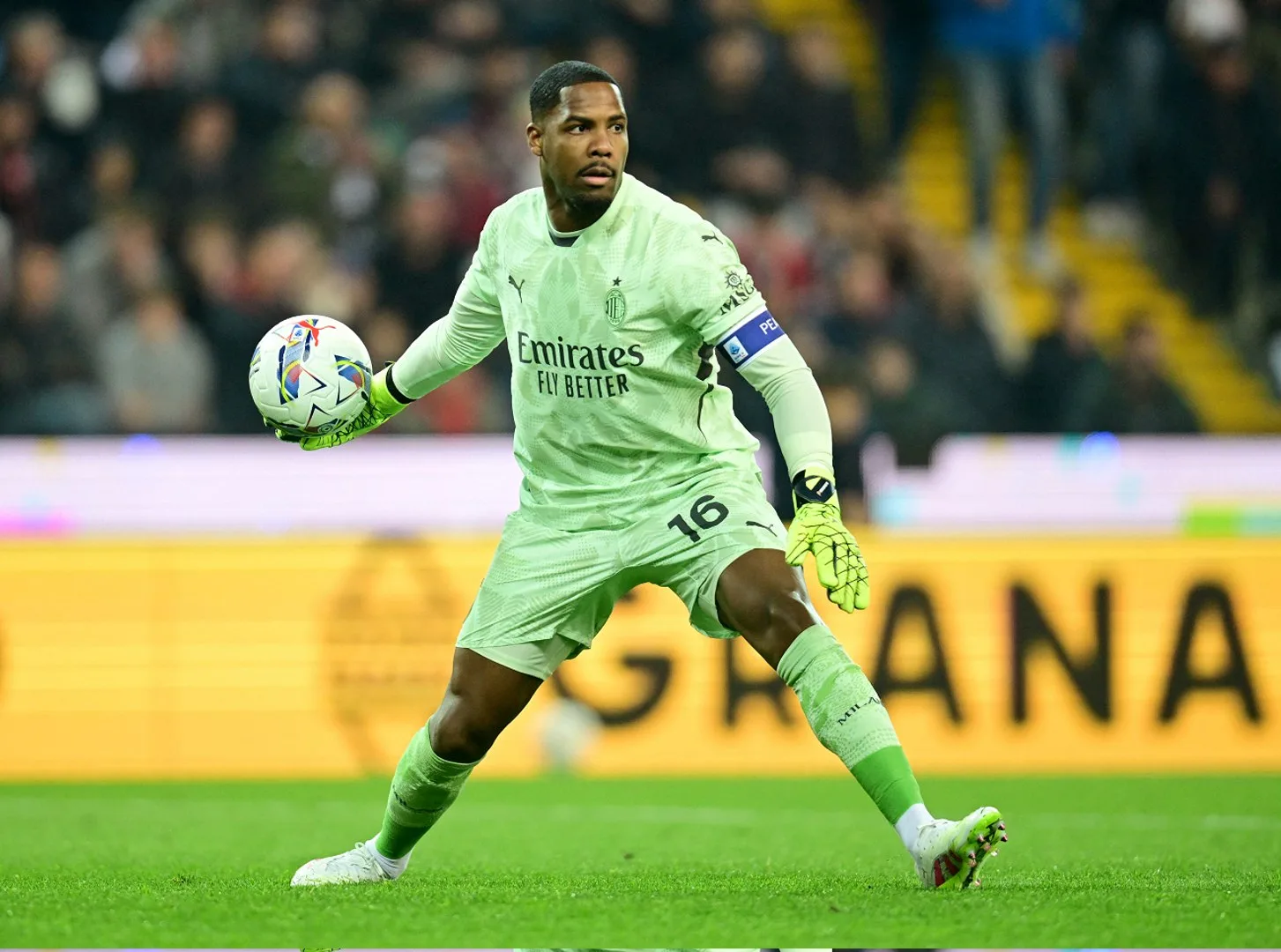 مايك مينيان قائداً لميلان في الموسم القادم