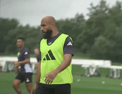 مبومو يبدأ تدريباته مع مانشستر يونايتد