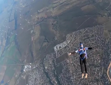 مغامرة ماتيو مكغيليفراي في الأمواج من السماء للأرض