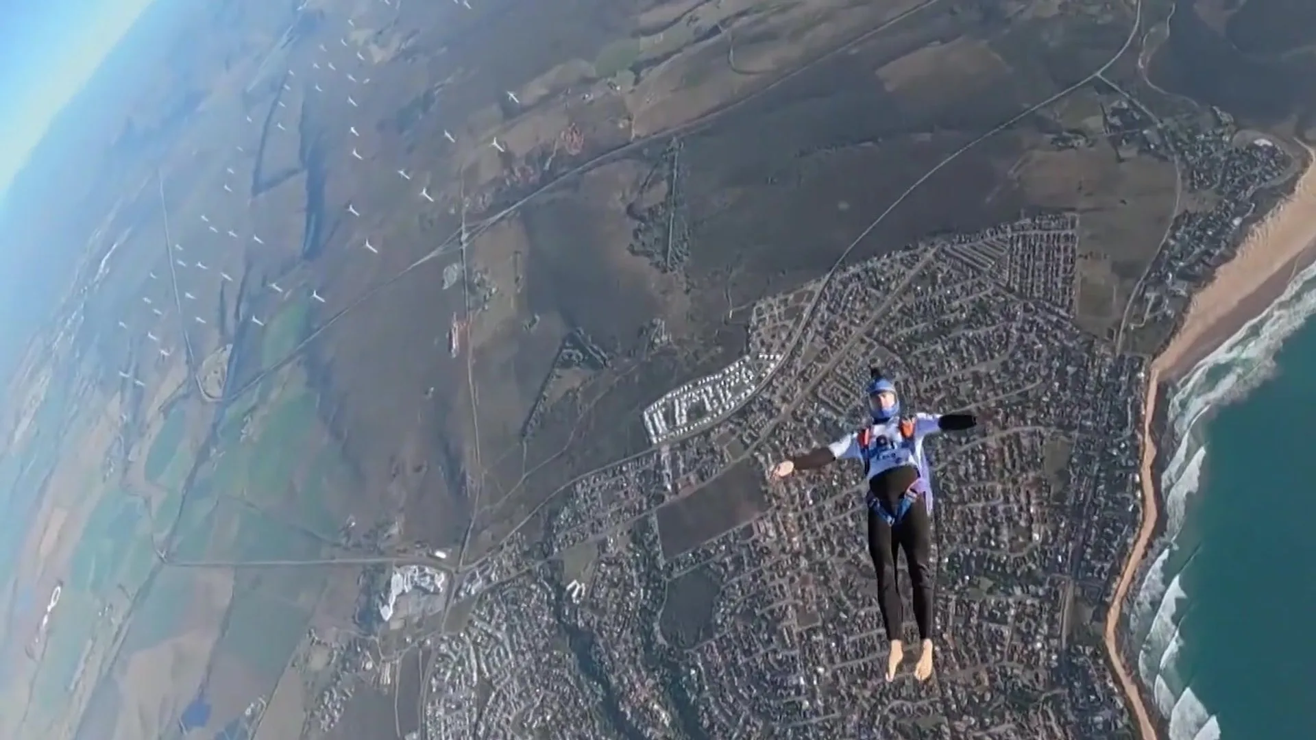 مغامرة ماتيو مكغيليفراي في الأمواج من السماء للأرض