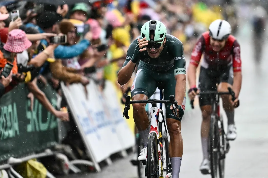 ميلان الإيطالي ينتصر في المرحلة 17 بطواف فرنسا