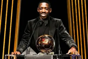 رسميًا الفرنسي عثمان ديمبيلي يتوج بالكرة الذهبية لأفضل لاعب لعام 2025